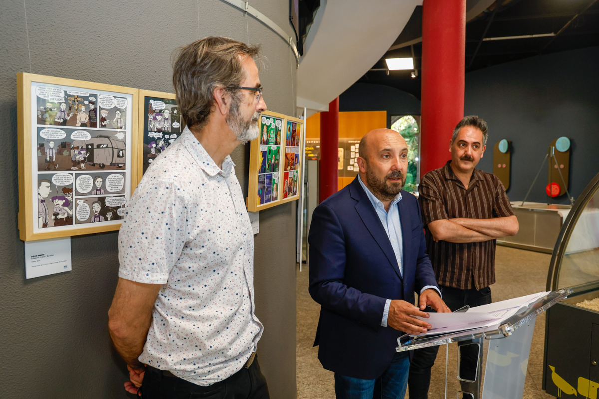 O concelleiro de Economía e Planificación Estratéxica, José Manuel Lage, na presentación da mostra.
