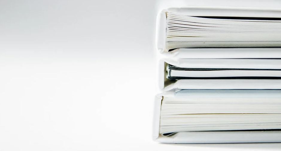 Cartafoles con documentos.