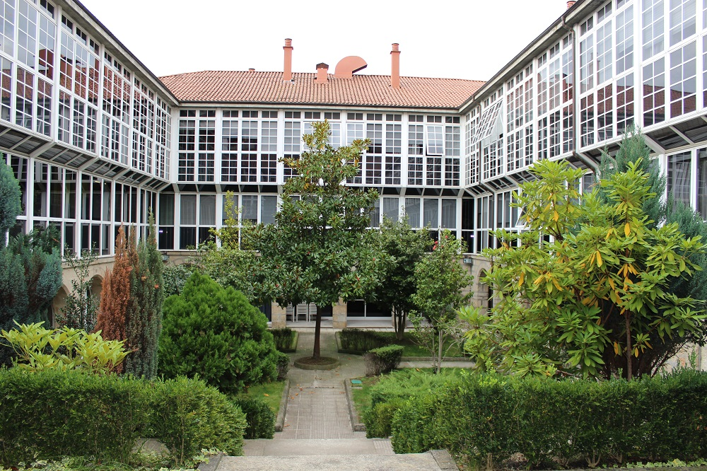 Exterior da residencia López Cuevillas.